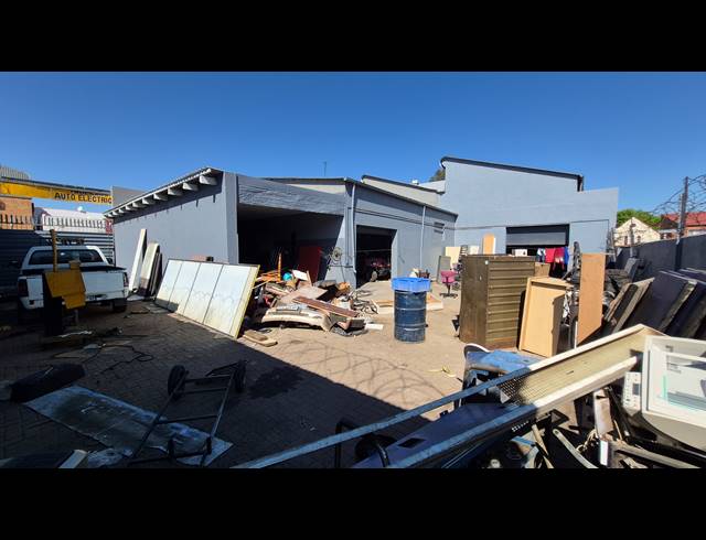 2,100M² FACTORY FOR SALE IN BOKSBURG EAST